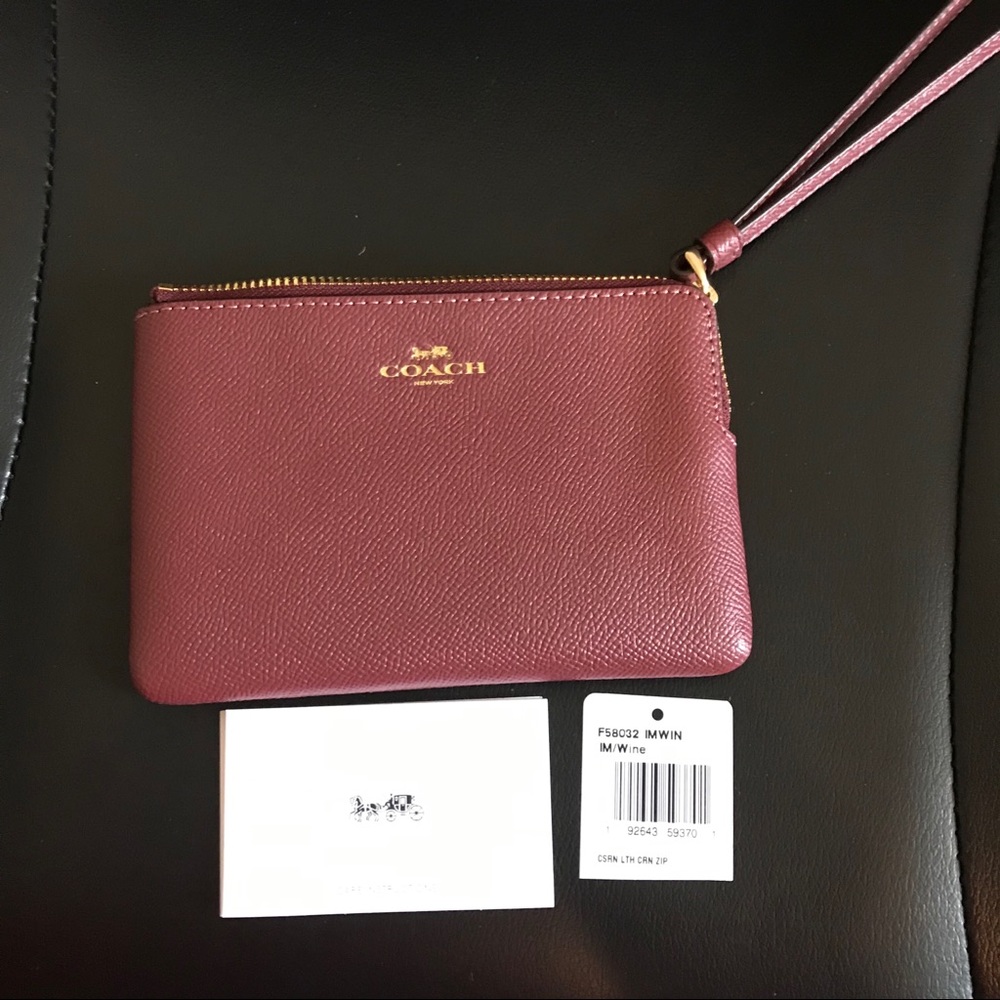 Coach Corner ZIP Wristlet Wine F58032
